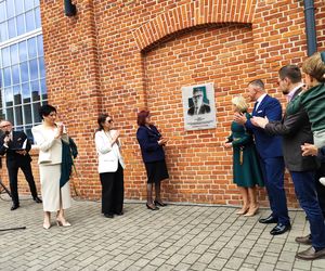 Rozpoczeły się obchody 20-lecia MSCW Elektrownia - Dziś odsłonięto tablicę upamiętniająca wieloletniego dyrektorka instytucji
