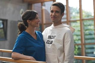 Pierwsza miłość, odcinek 3708. Filip (Dominik Smaruj), Małgosia (Ewa Rodart)