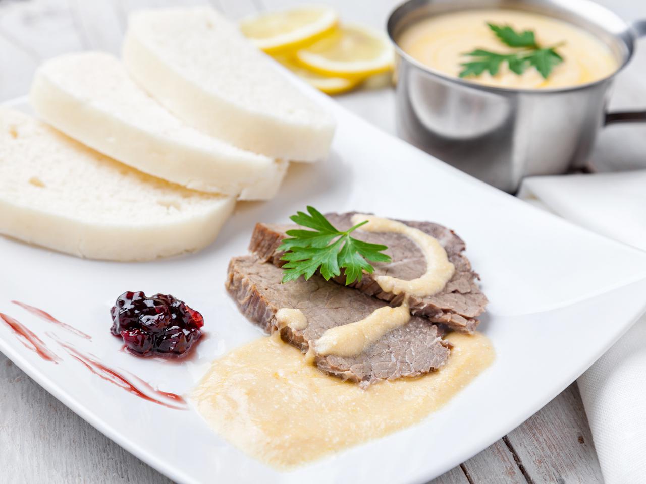 Pieczony schab: jak zrobić sos do schabu? Prosty przepis