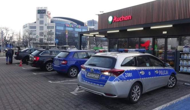 Napadli na samochód, w środku było złoto i dolary! 72-latek stracił łącznie 200 tys. zł