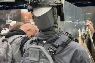 Hala sportowa w Puławach zamieniła się w arsenał. Tłumy na zlocie miłośników broni