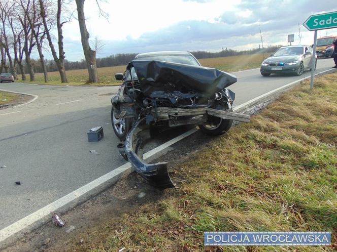 Zderzył się z innym samochodem i usnął za kierownicą