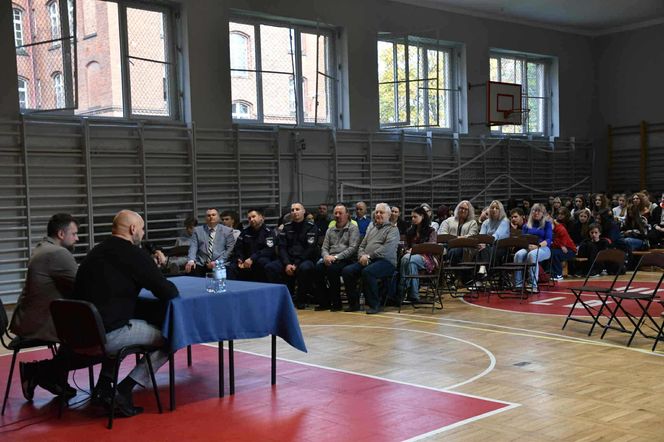 Dominik Dąbrowski spotkał się z młodzieżą III LO w Grudziądzu cz. I