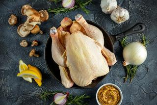 Kurczak zagrodowy, ekologiczny, organiczny: dlaczego warto jeść zdrowe mięso drobiowe [WIDEO]