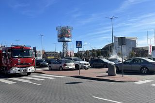 Pożar BMW pod Atrium Copernicus w Toruniu