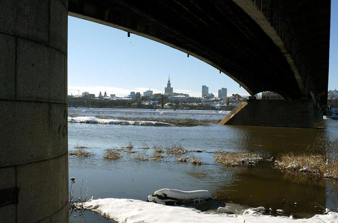 Aż trudno uwierzyć, że tak 20 lat temu wyglądała Warszawa. Miasto nie do poznania!