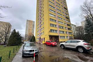 Leżała nieprzytomna przed klatką schodową. Zabrali ją do szpitala, tam zmarła