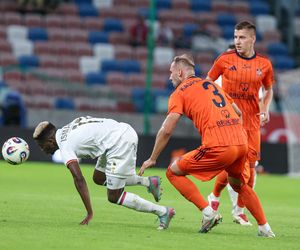 Górnik Zabrze - Termalica Nieciecza. Niesamowita atmosfera na Arenie Zabrze! Kibice Górnika dopingują swoją drużynę