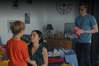 M jak miłość odc. 1760. Szymek (Staś Szczypiński), Iza (Adriana Kalska),  Radek (Philippe Tłokiński)