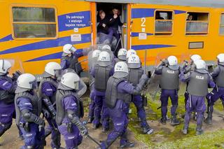Demolka pociągu w Iławie. Stu policjantów w akcji