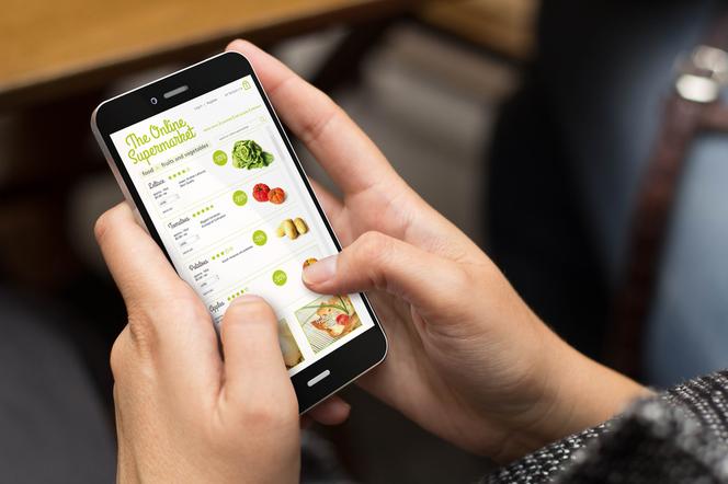 Świąteczne zakupy w aplikacji mobilnej: jak i gdzie zamawiać sprawunki spożywcze na święta? 