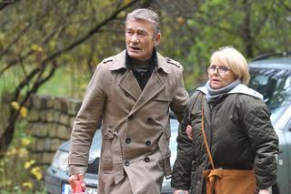 Barwy szczęścia odc. 2028. Regina (Ewa Serwa), Stefan (Krzysztof Kiersznowski)