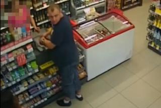 Jednego z poszukiwanych mężczyzn zarejestrowała kamera w sklepie.
