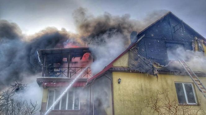 Pożar w Hajnówce. Matka z synem w jednej chwili stracili wszystko [ZDJĘCIA]