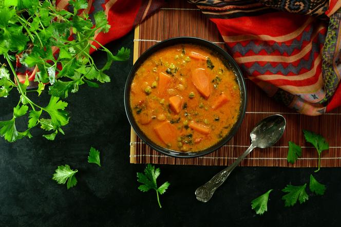 Indyjska zupa ziemniaczana - aromatyczna i pyszna