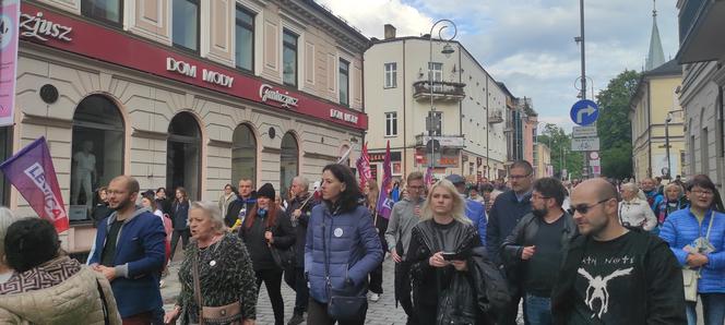 Protest kobiet "Ani jednej więcej!" w Kielcach (14 czerwca 2023)