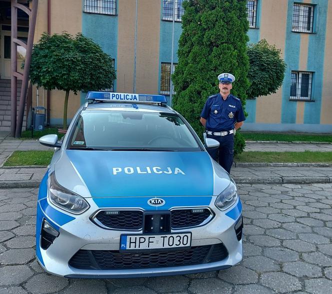 Wieluń. Policjant eskortował do szpitala rodziców z malutkim synkiem
