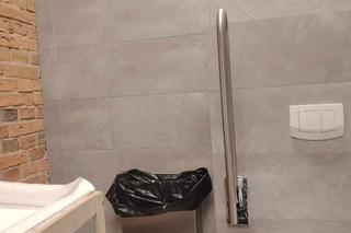 Pan Marek na wózku odwiedził Młyny Rothera i ma całą listę uwag. Po naszej interwencji szykują się zmiany