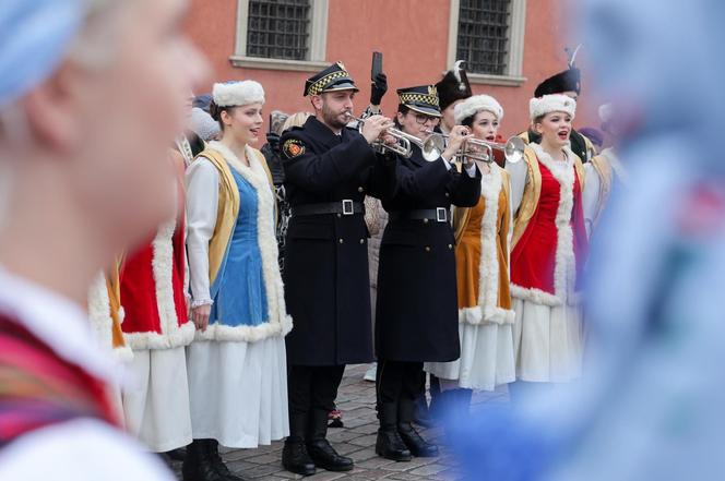 Wspólne śpiewanie hymnu w Warszawie