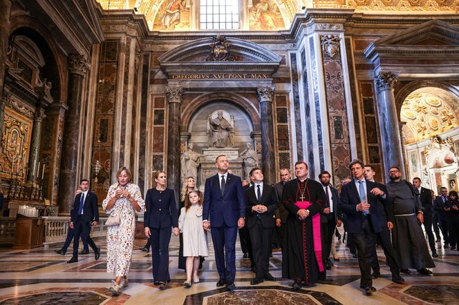 Marta Nawrocka z Kasią zadały szyku w Watykanie. Ekspert jednak narzeka