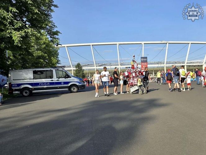 Przed meczem Polska-Mołdawia na Stadionie Śląskim miało dojść do bijatyki. Wkroczyła policja