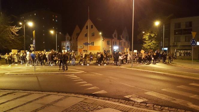Strajk kobiet. Na ulice Bełchatowa wyszły TŁUMY Jak bełchatowianie komentują sytuację w kraju?