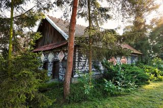 To najpiękniejsza wieś w Małopolsce według AI. Jej ozdobą się malowane domy
