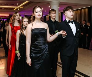 Elegancka studniówka maturzystów z I LO w Rybniku. Ten bal zapamiętają na długo