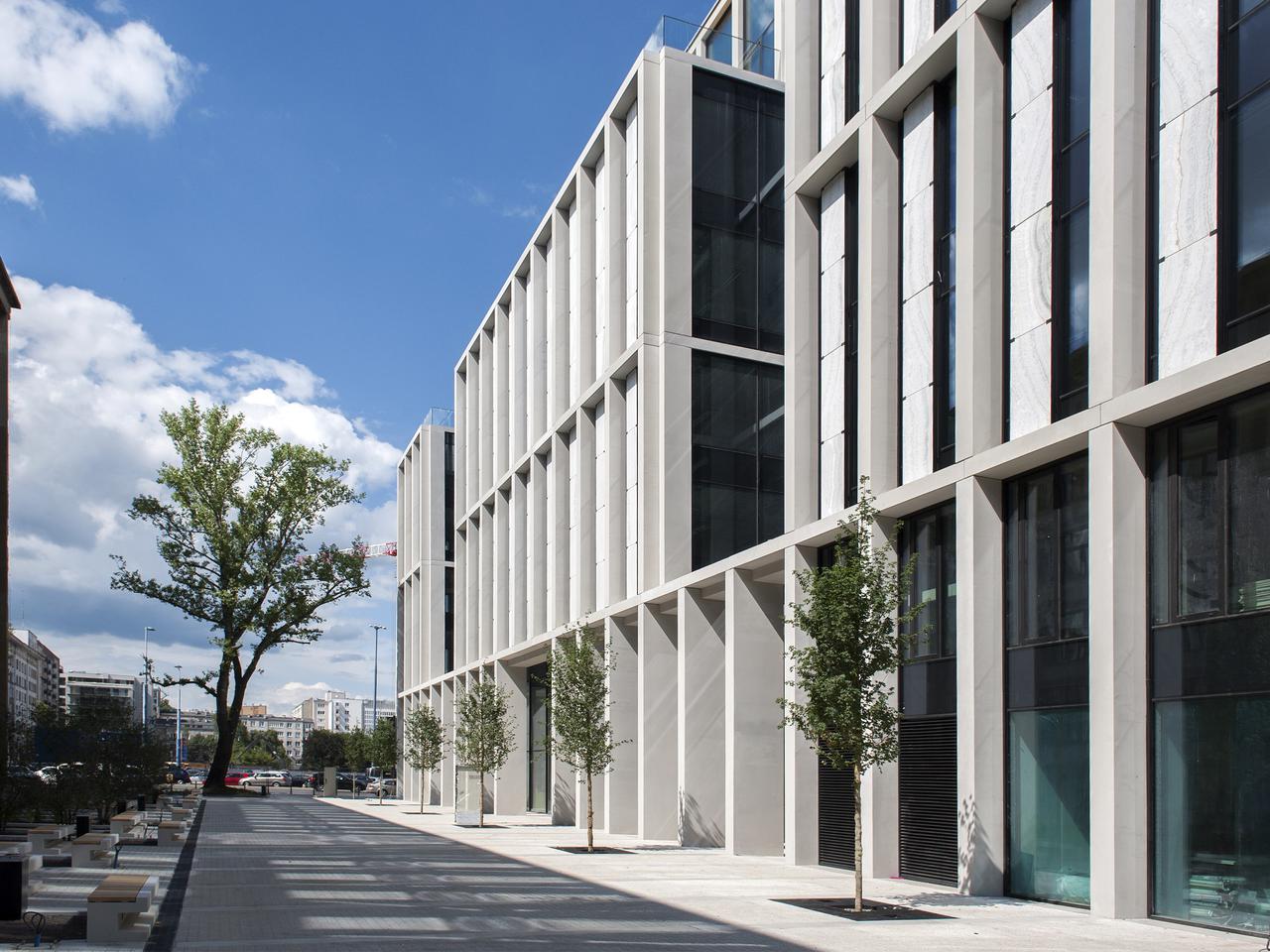 Biurowiec Yareal – Nowogrodzka Square – z pozwoleniem na użytkowanie