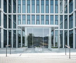 Kielecka 2 - nowy biurowiec w Gdyni od APA Wojciechowski Architekci