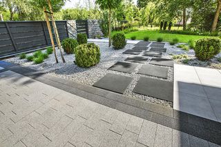 Strefa przed wejściem do domu - przykłady aranżacji