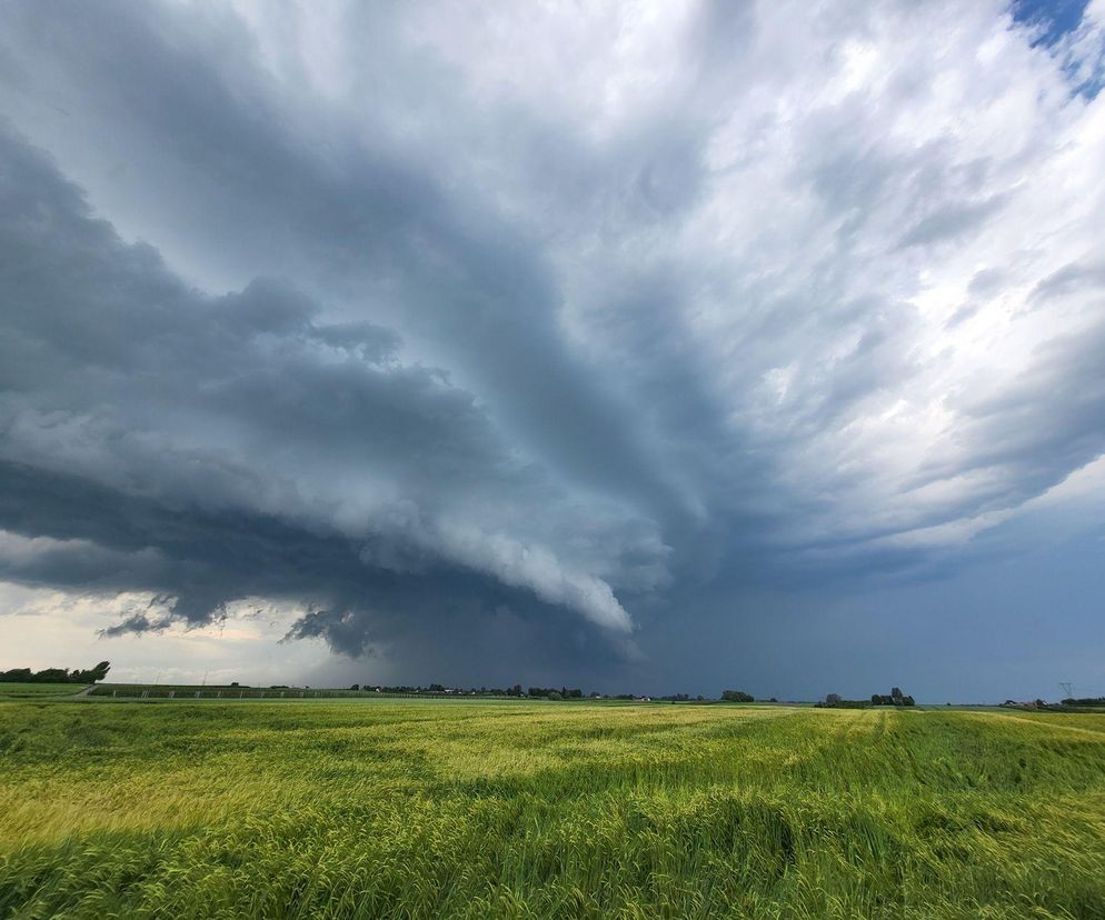 UWAGA MIESZKAŃCY! Potężne burze nad Świętokrzyskiem