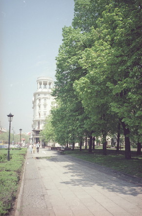 Tak wyglądała Warszawa lat 90.! Nie uwierzycie, ile się zmieniło [GALERIA]