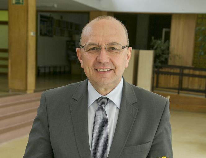 Burmistrz Ursusa Bogdan Olesiński zarobił w urzędzie dzielnicy 144 tys zł i 54 tys. zł jako szef Rady Fundacji Warszawianka „Wodny Park”.