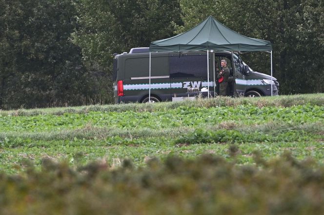 Służby pracują w Choinach w pow. świdnickim. Znaleziono tam szczątki rakiety