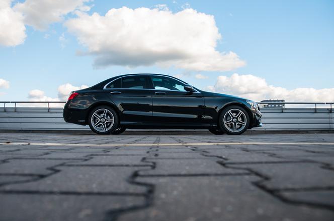 MercedesBenz C200 Limuzyna w bardziej życiowym rozmiarze