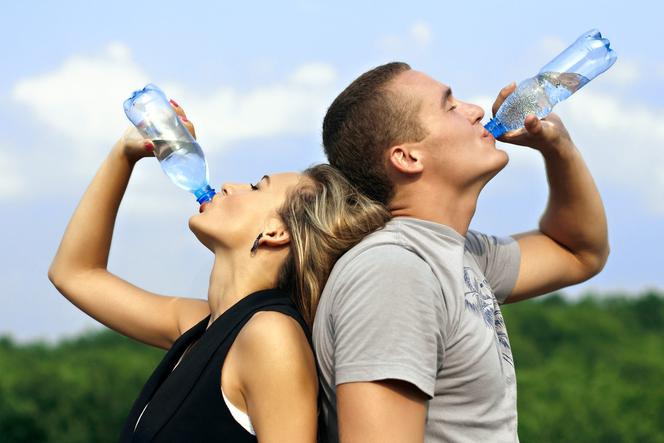 Pijcie dużo wody! Fala upałów nie odpuszcza