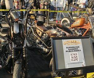 Kustomhead 2025 we Wrocławiu. W Hali Stulecia pokazano zabytkowe amerykańskie auta, motocykle i rowery 