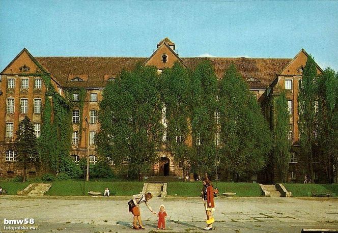 To jeden z najpiękniejszych budynków w Olsztynie. Dawniej pomieszczenia zajmowało m.in. Gestapo