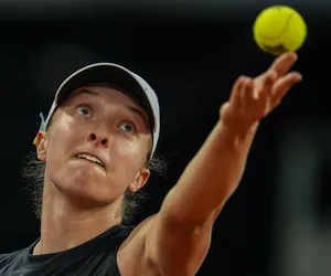 Iga Świątek nie popsuła sobie urodzin! Zaczęła nerwowo, ale potem odpaliła! Roland Garros Świątek - Bucsa WYNIK RELACJA NA ŻYWO