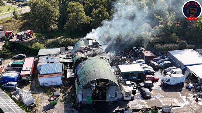 Płonie wielka hala pod Warszawą