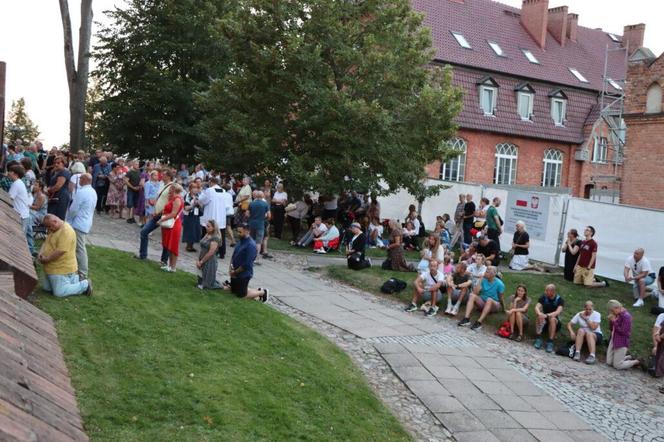 Tłumy pielgrzymów w Gietrzwałdzie. Trwa odpust i dożynki archidecezjalne. Zobacz zdjęcia