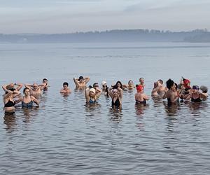 Sylwestrowe morsowanie na Pogorii w Dąbrowie Górniczej