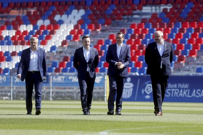 Premier Mateusz Morawiecki na stadionie Rakowa Częstochowa