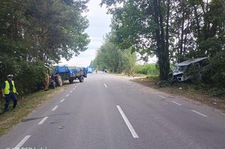 Bus rozbił się na drzewie. Wielu poszkodowanych, śmigłowiec LPR w akcji