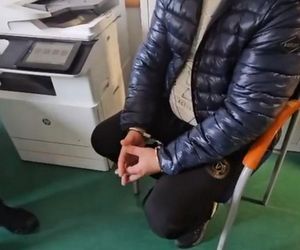 Policja zatrzymała recydywistę z narkotykami, bronią i milionem złotych!