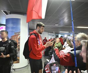 Kibice w szoku! Czekali na siatkarzy, a tu nagle wyszli polscy złoci medaliści
