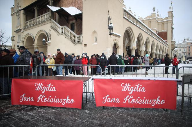 Wigilia dla bezdomnych na Rynku Głównym w Krakowie. Tradycja trwa już 26 lat! 