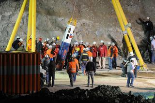 Chile: Górnicy uwięzieni w kopalni wydobywani na powierzchnię -  ZDJĘCIA 
