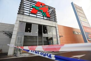 Gdańsk: Autem STARANOWALI drzwi galerii handlowej. OKRADLI jubilera i uciekli